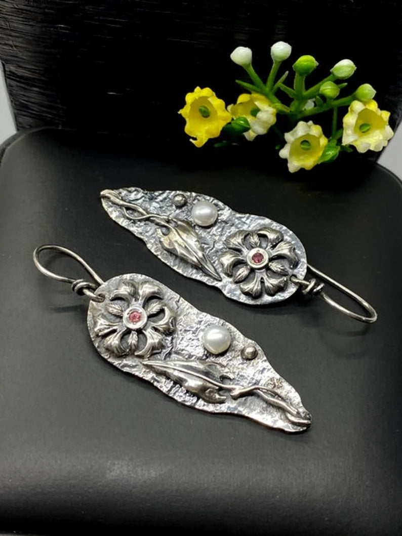 Beautiful Silver Earring with Unique Style