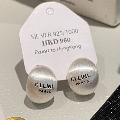 Classic Gold Earring with Timeless Appeal