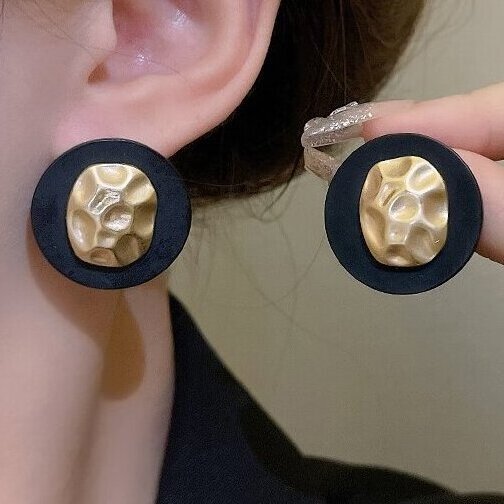 Stunning Gold Earring for Daily Wear