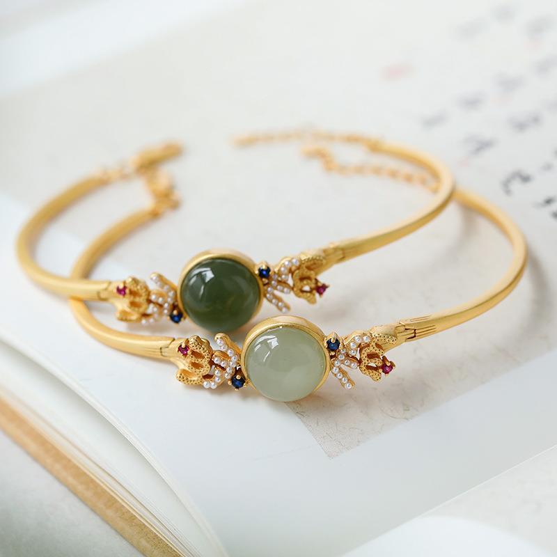 Stunning Pearl Bracelet for Daily Wear
