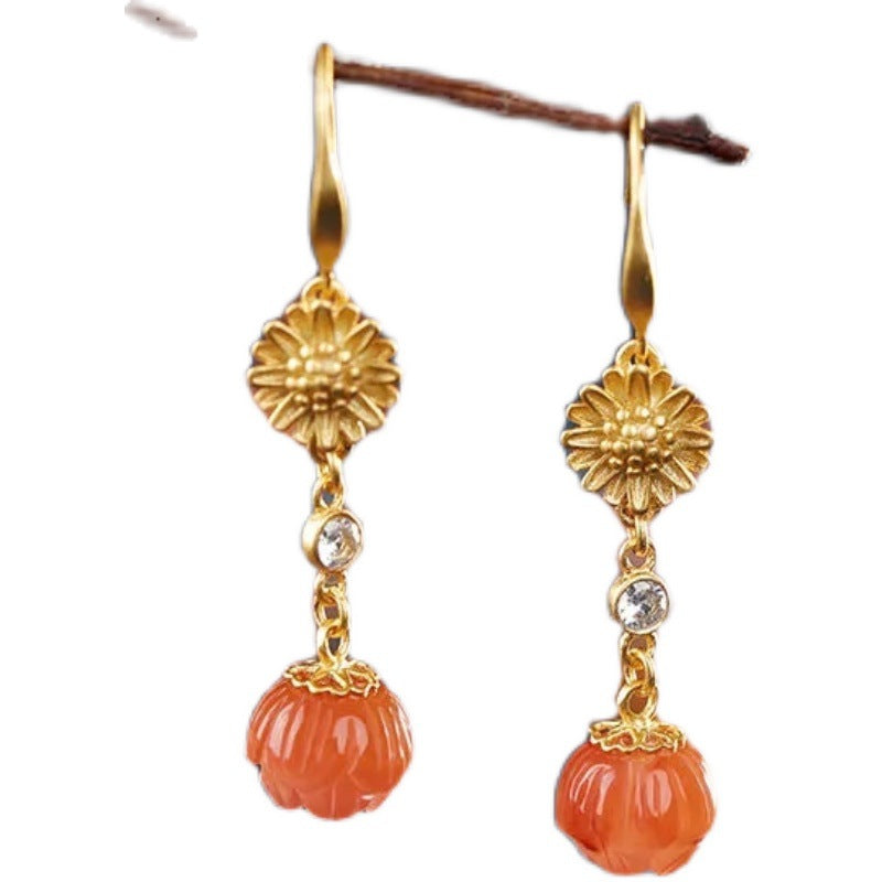 Classic Gold Earring with Timeless Appeal