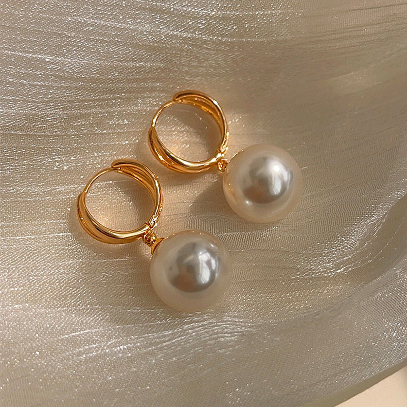 Romantic Pearl Earring for Special Moments