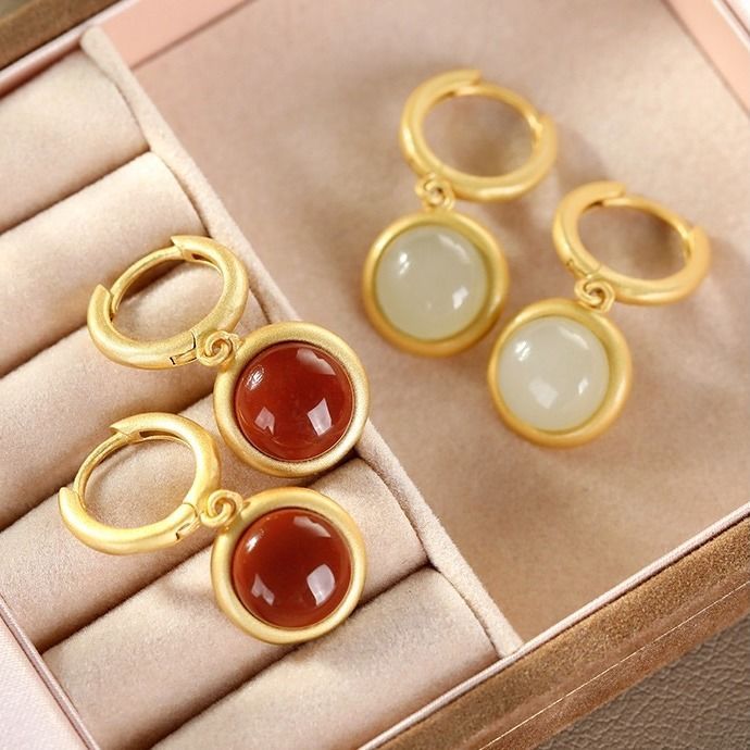 Charming Silver Earring for Any Occasion