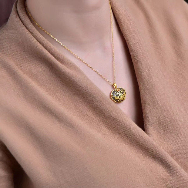 Charming Gold Pendant for Any Occasion