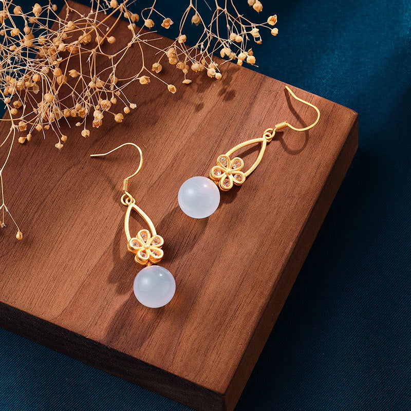 Classic Gold Earring with Timeless Appeal