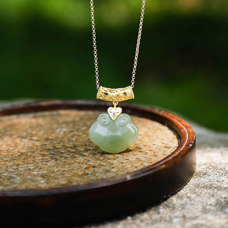 Romantic Gold Necklace for Special Moments