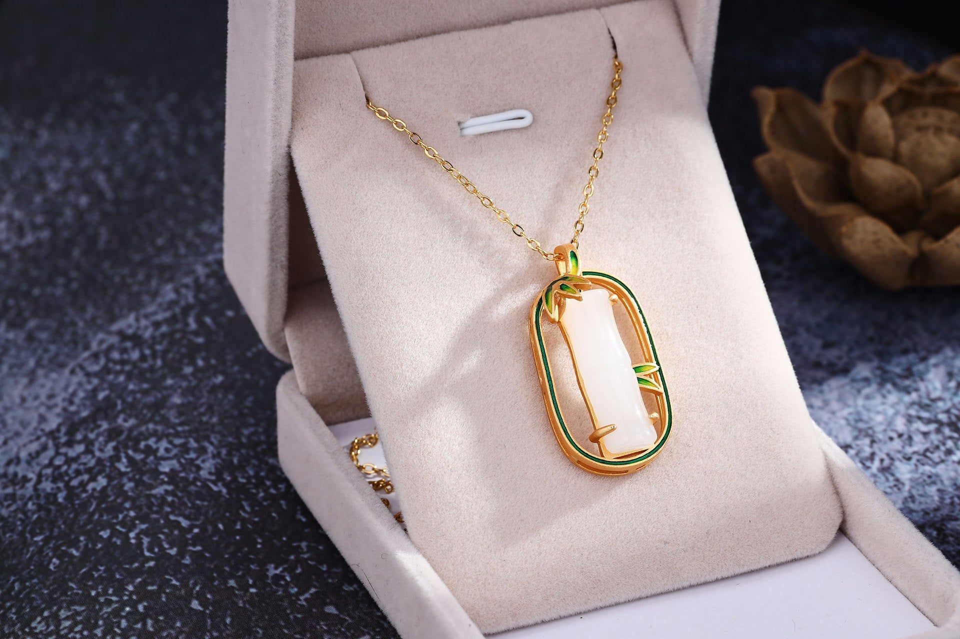 Elegant Gold Necklace for Every Occasion