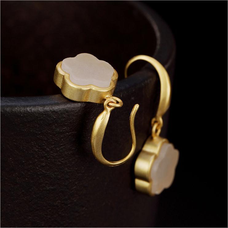 Classic Gold Earring with Timeless Appeal