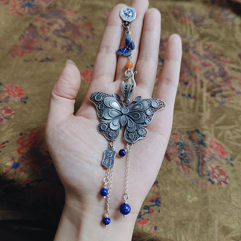 Romantic Silver Pendant for Special Moments