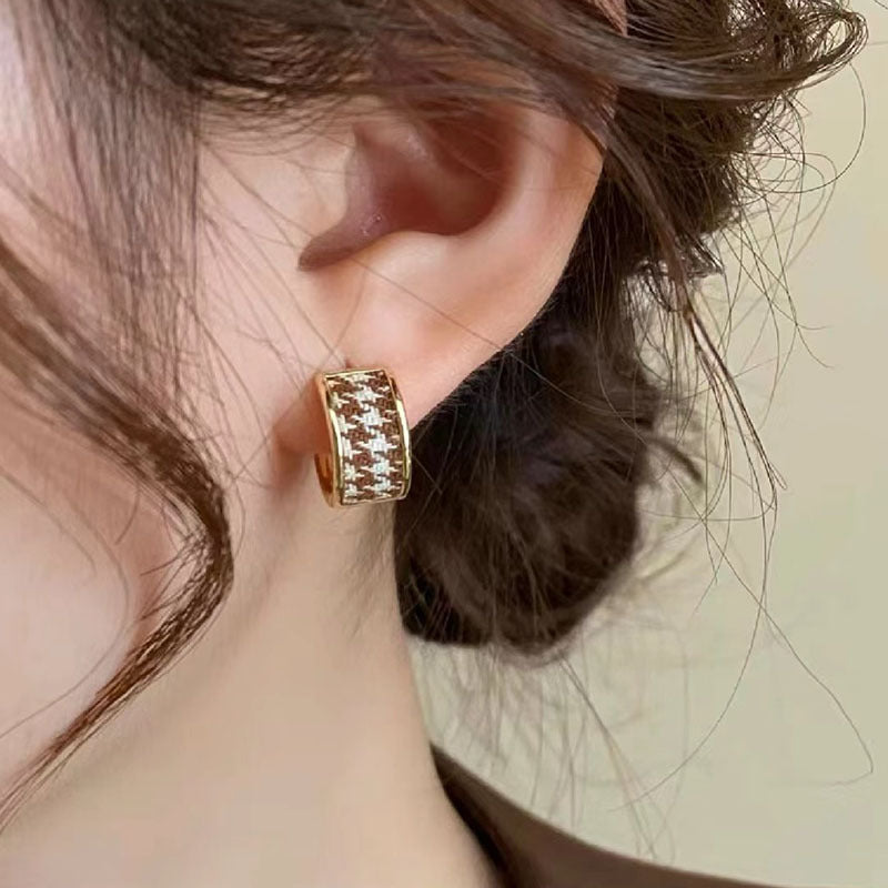 Charming Earring for Any Occasion