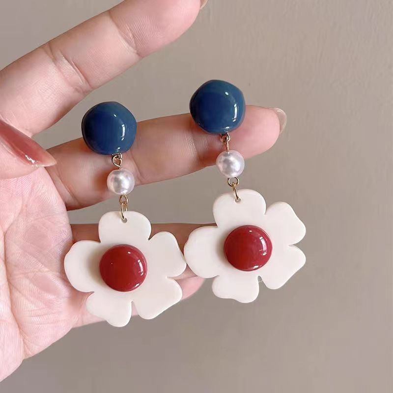 Classic Earring with Timeless Appeal