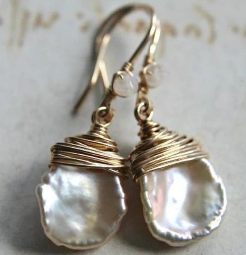 Romantic Pearl Earring for Special Moments