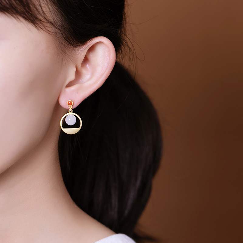 Romantic Gold Earring for Special Moments
