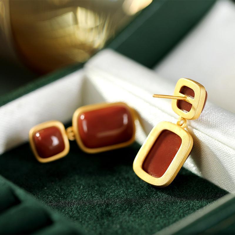 Charming Silver Earring for Any Occasion