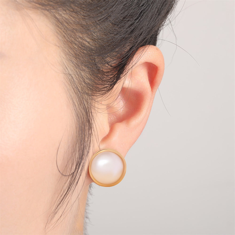Charming Gold Earring for Any Occasion