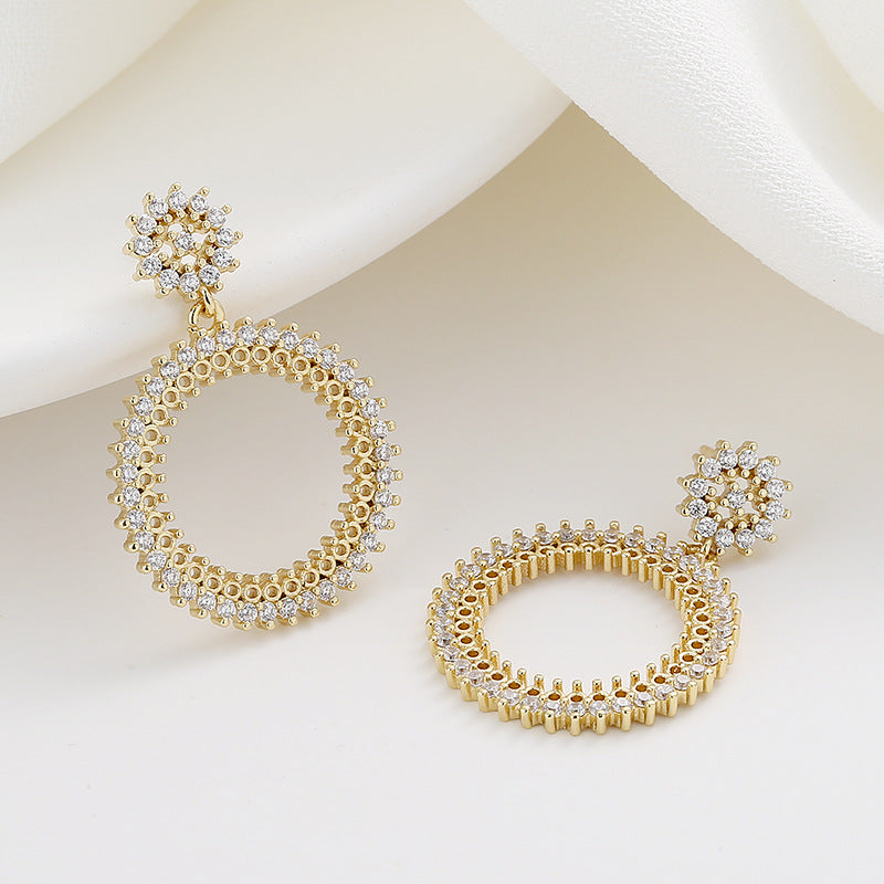 Charming Silver Earring for Any Occasion