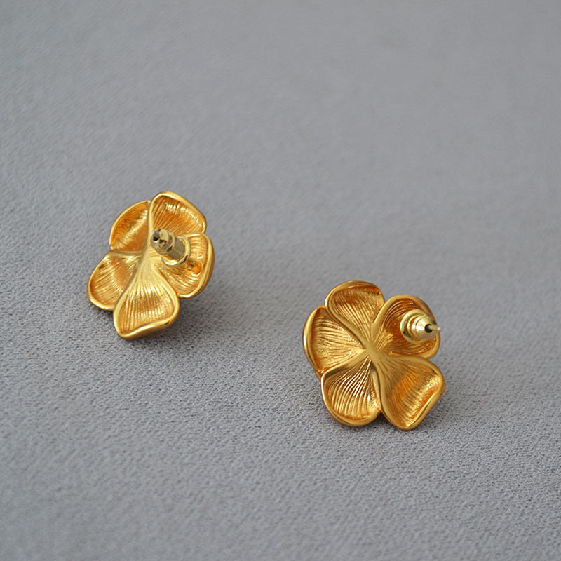 Elegant Gold Earring for Every Occasion