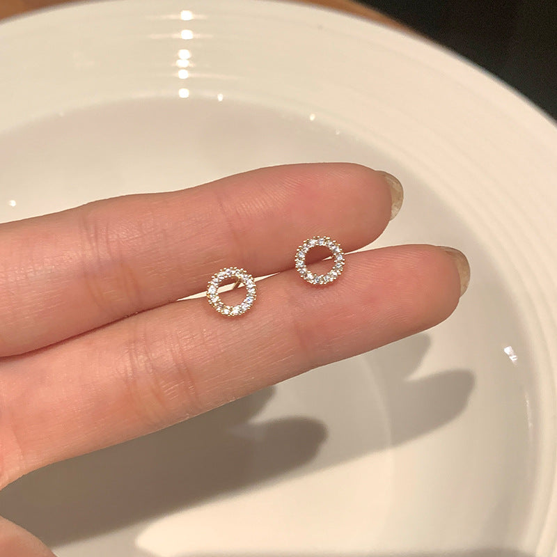Charming Earring for Any Occasion