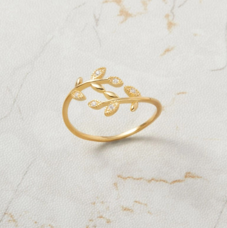 Classic Gold Ring with Timeless Appeal