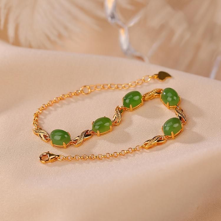 Charming Gold Bracelet for Any Occasion