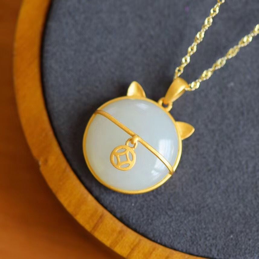 Beautiful Silver Necklace with Unique Style