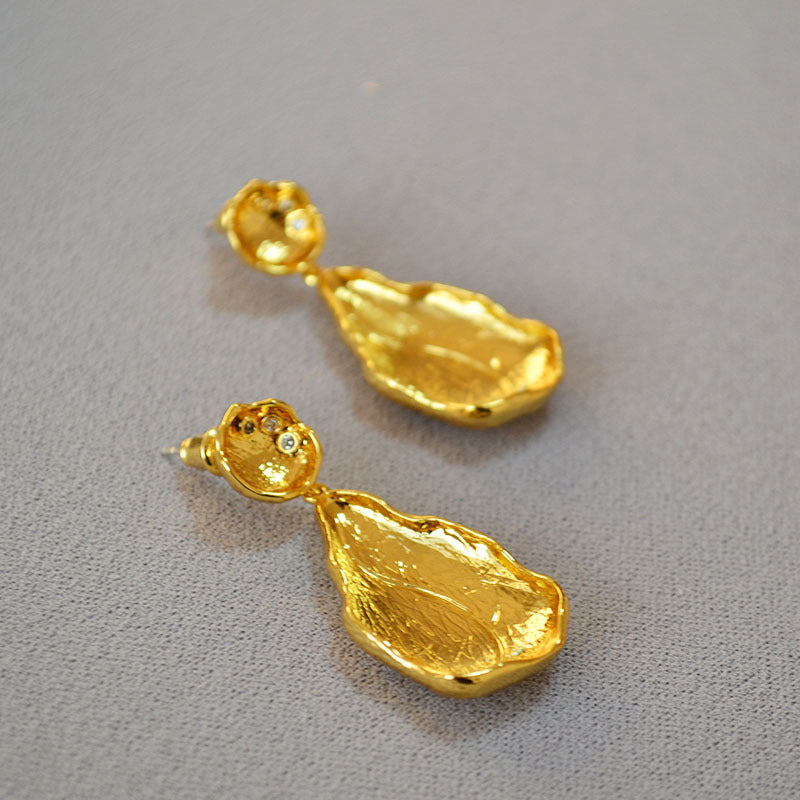 Classic Gold Earring with Timeless Appeal