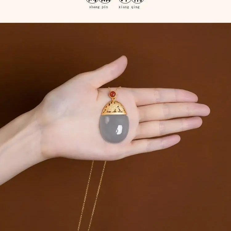 Beautiful Gold Pendant with Unique Style