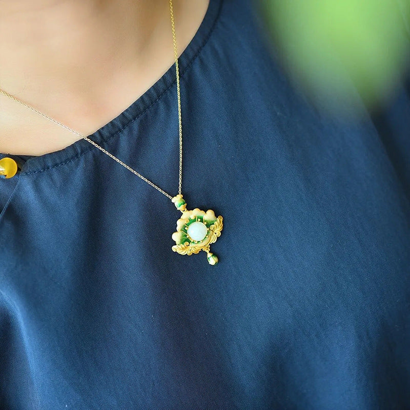 Classic Silver Necklace with Timeless Appeal