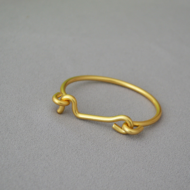 Classic Gold Bracelet with Timeless Appeal