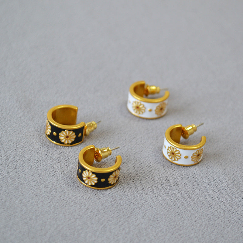 Romantic Silver Earring for Special Moments