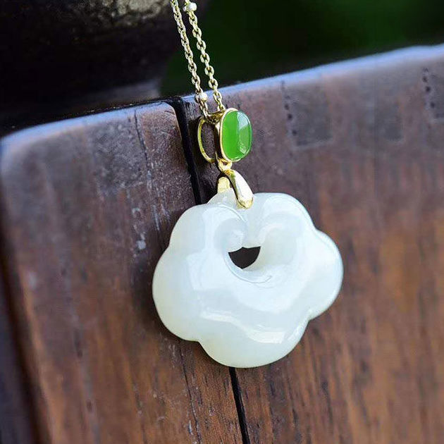 Classic Gold Necklace with Timeless Appeal