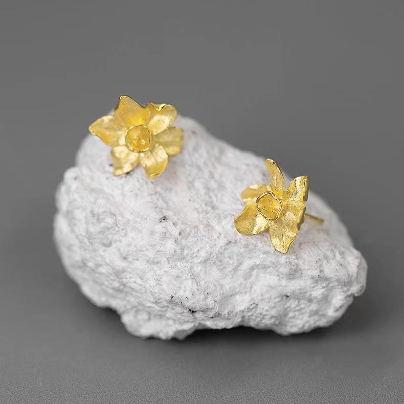 Beautiful Silver Earring with Unique Style