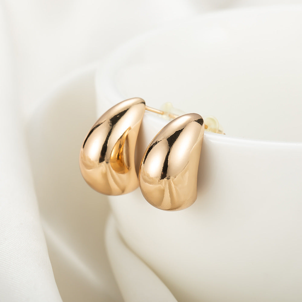 Romantic Gold Earring for Special Moments