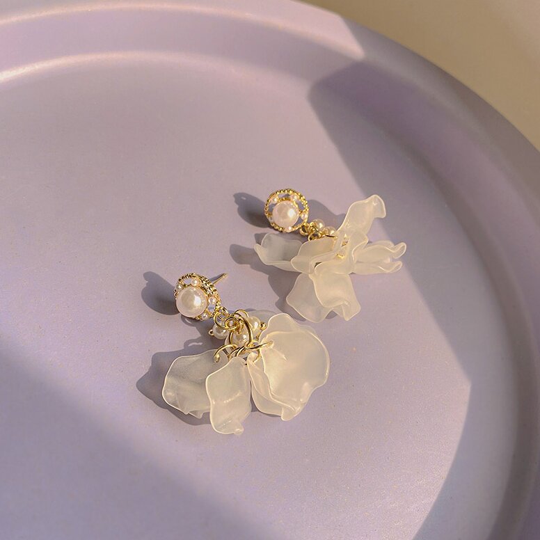 Romantic Pearl Earring for Special Moments