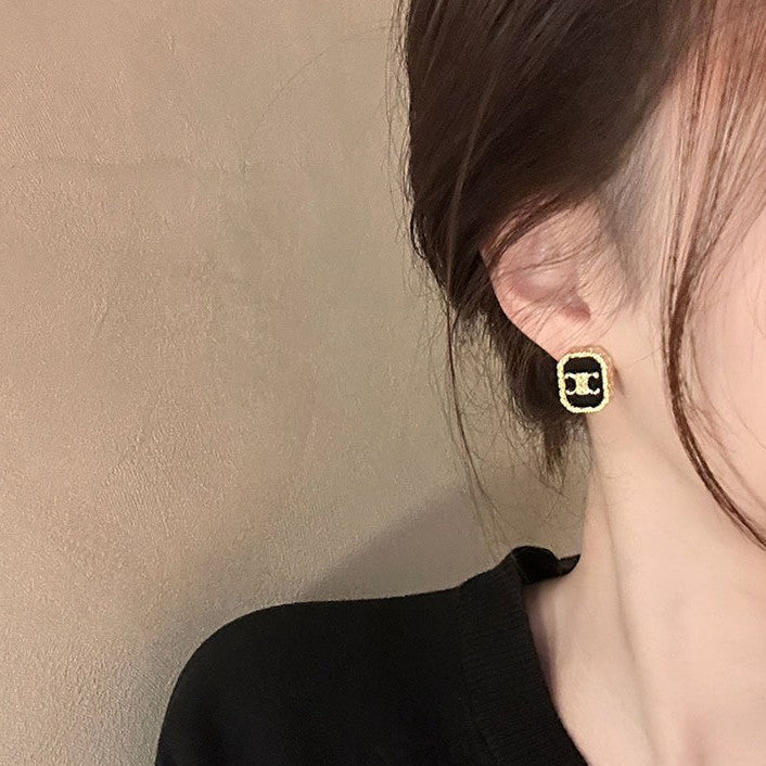 Classic Earring with Timeless Appeal