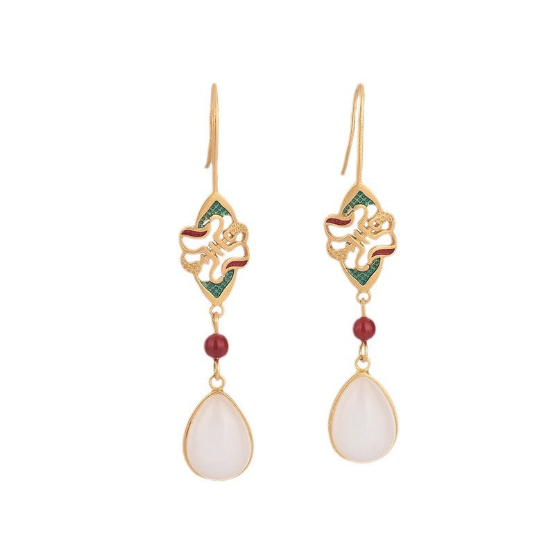 Classic Gold Earring with Timeless Appeal