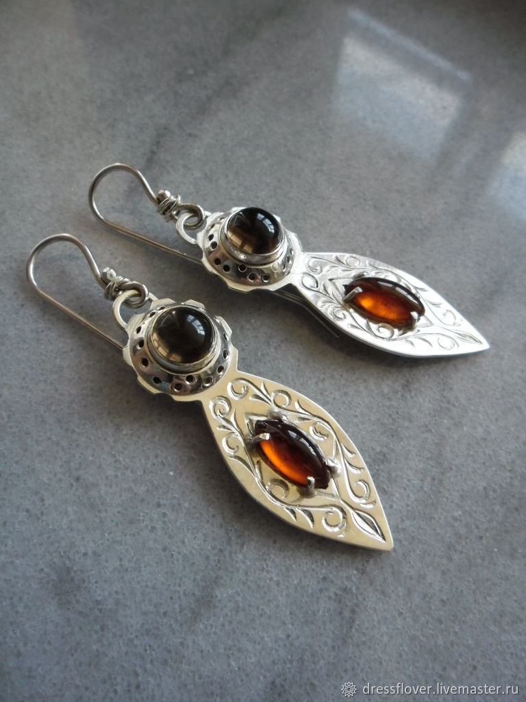 Charming Silver Earring for Any Occasion