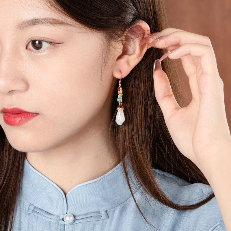 Classic Gold Earring with Timeless Appeal
