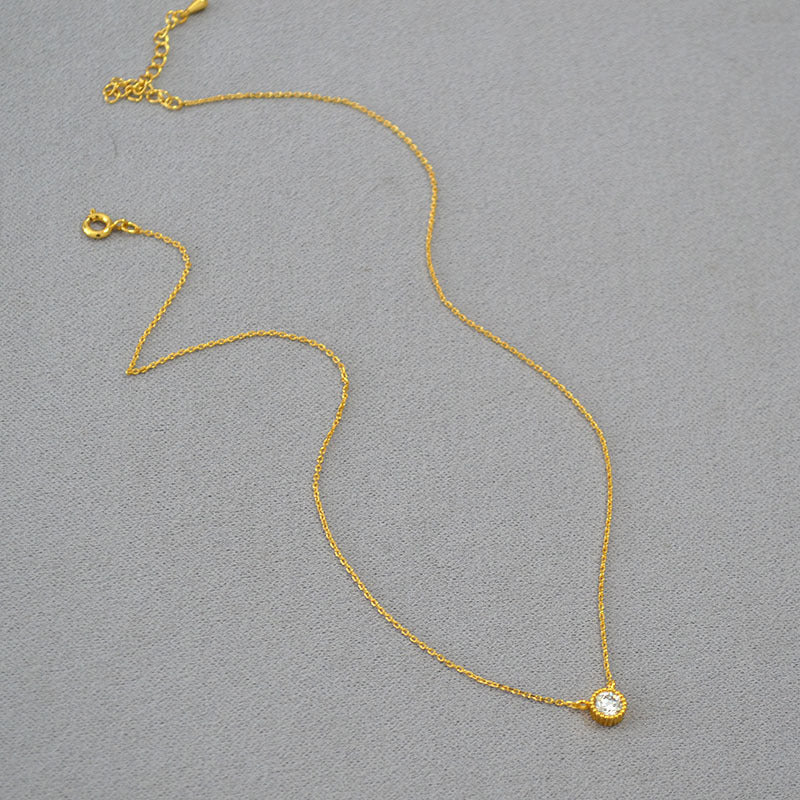 Romantic Gold Necklace for Special Moments