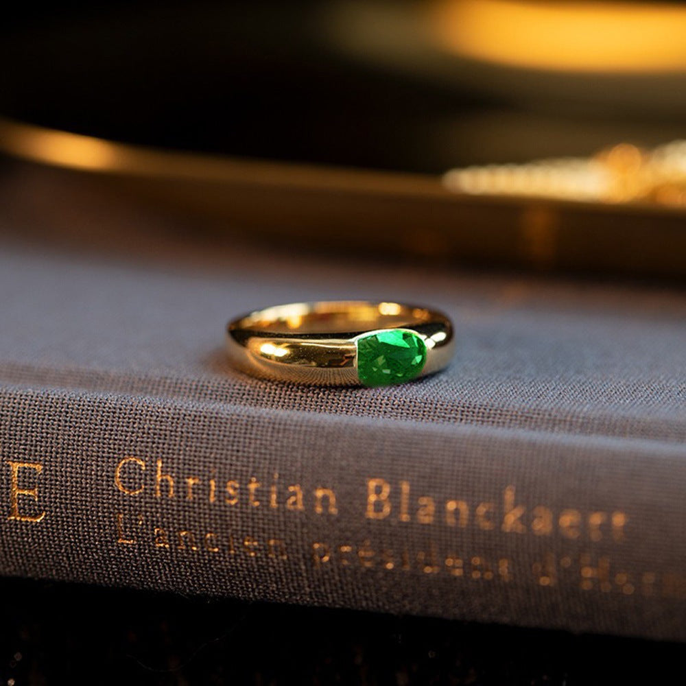 Classic Gold Ring with Timeless Appeal