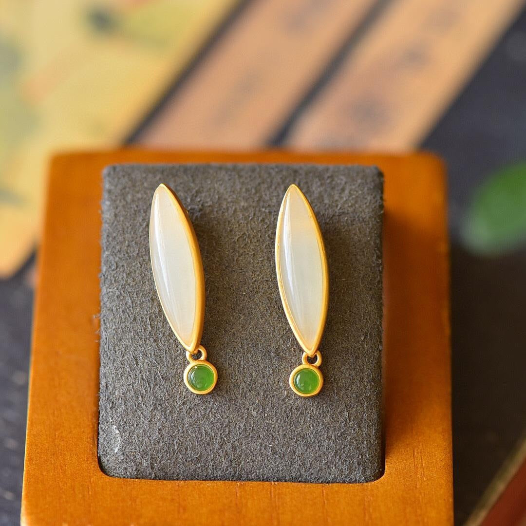 Charming Silver Earring for Any Occasion