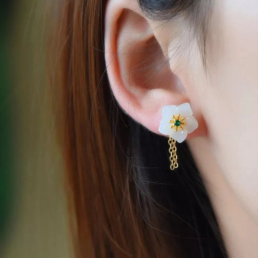 Romantic Silver Earring for Special Moments