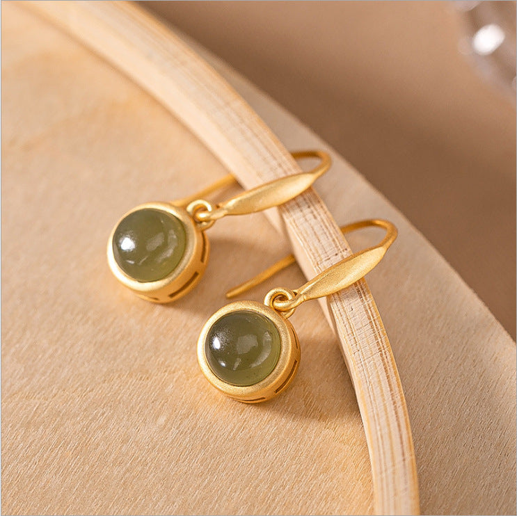 Charming Gold Earring for Any Occasion