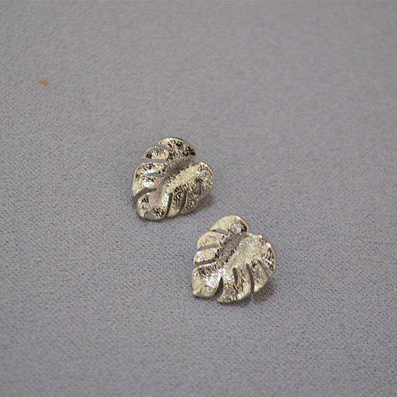 Romantic Gold Earring for Special Moments