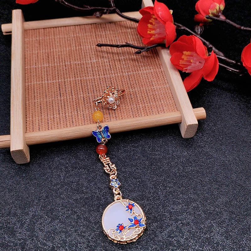 Classic Pendant with Timeless Appeal