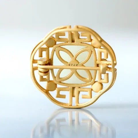 Charming Piece for Any Occasion