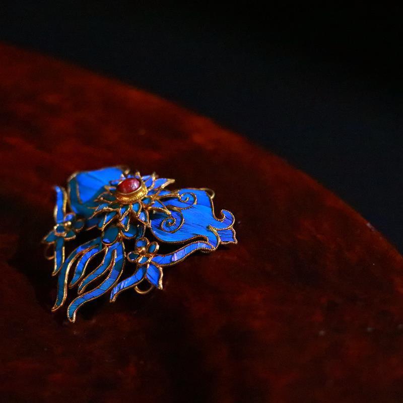 Charming Piece for Any Occasion