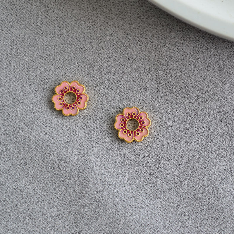 Beautiful Gold Earring with Unique Style