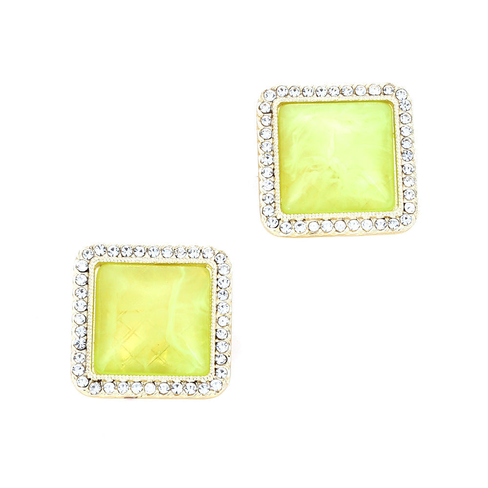 Charming Silver Earring for Any Occasion