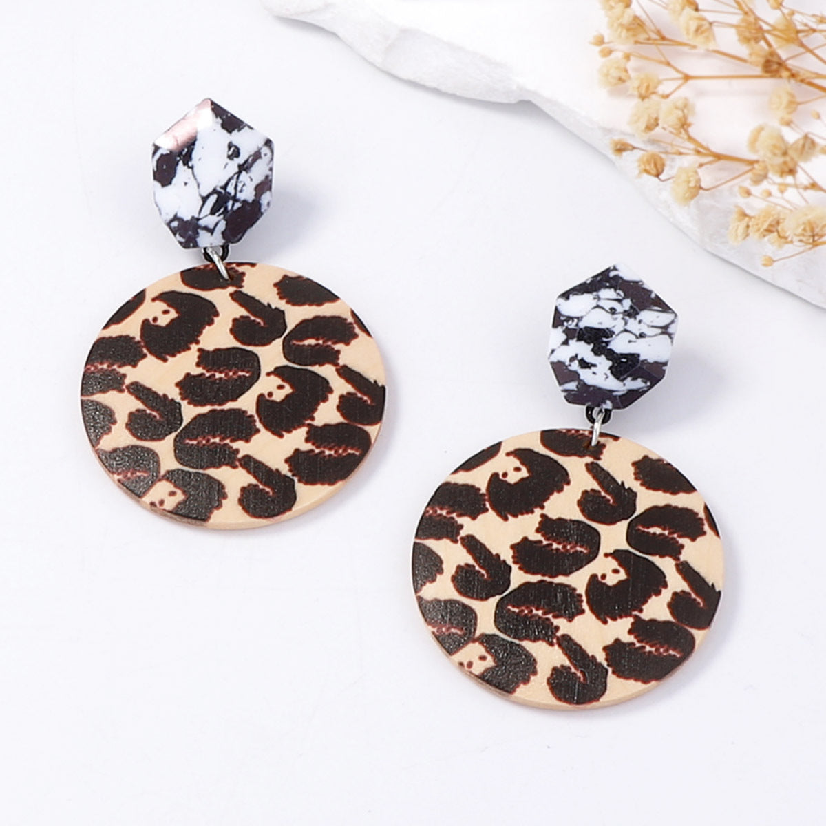 Charming Earring for Any Occasion